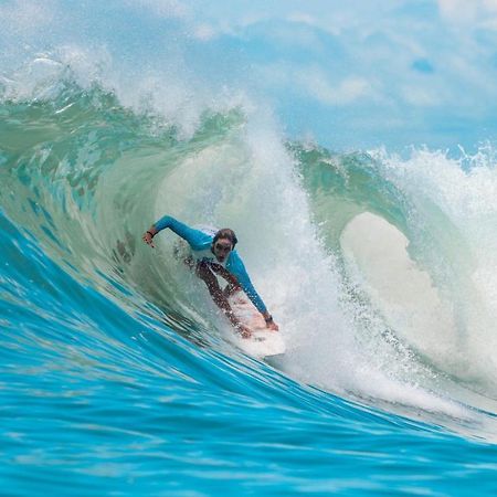 Surf Synergy All-Inclusive Surf Retreat Jaco Bagian luar foto