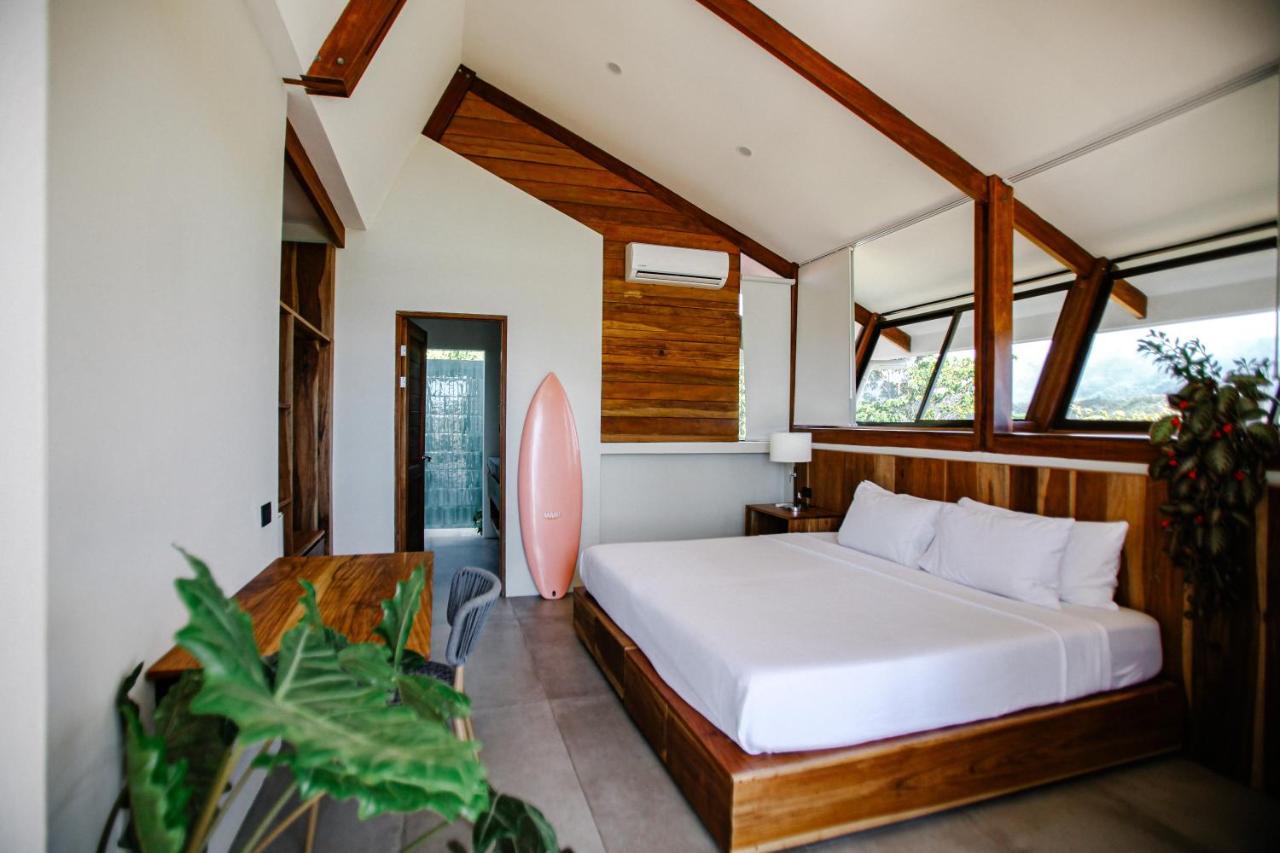 Surf Synergy All-Inclusive Surf Retreat Jaco Bagian luar foto