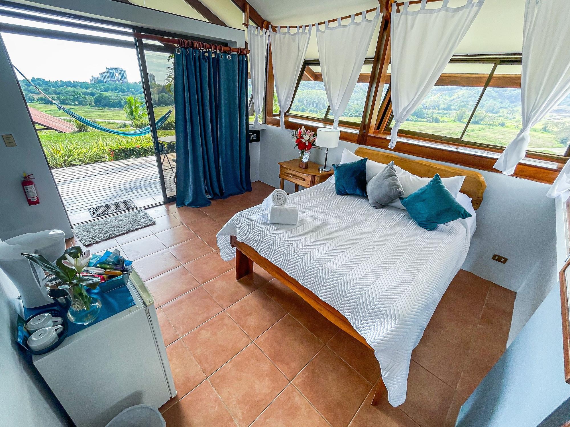 Surf Synergy All-Inclusive Surf Retreat Jaco Bagian luar foto