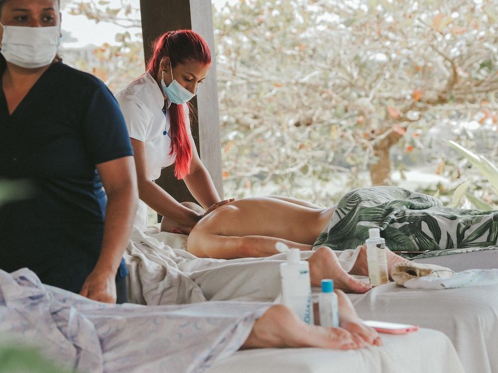 Surf Synergy All-Inclusive Surf Retreat Jaco Bagian luar foto