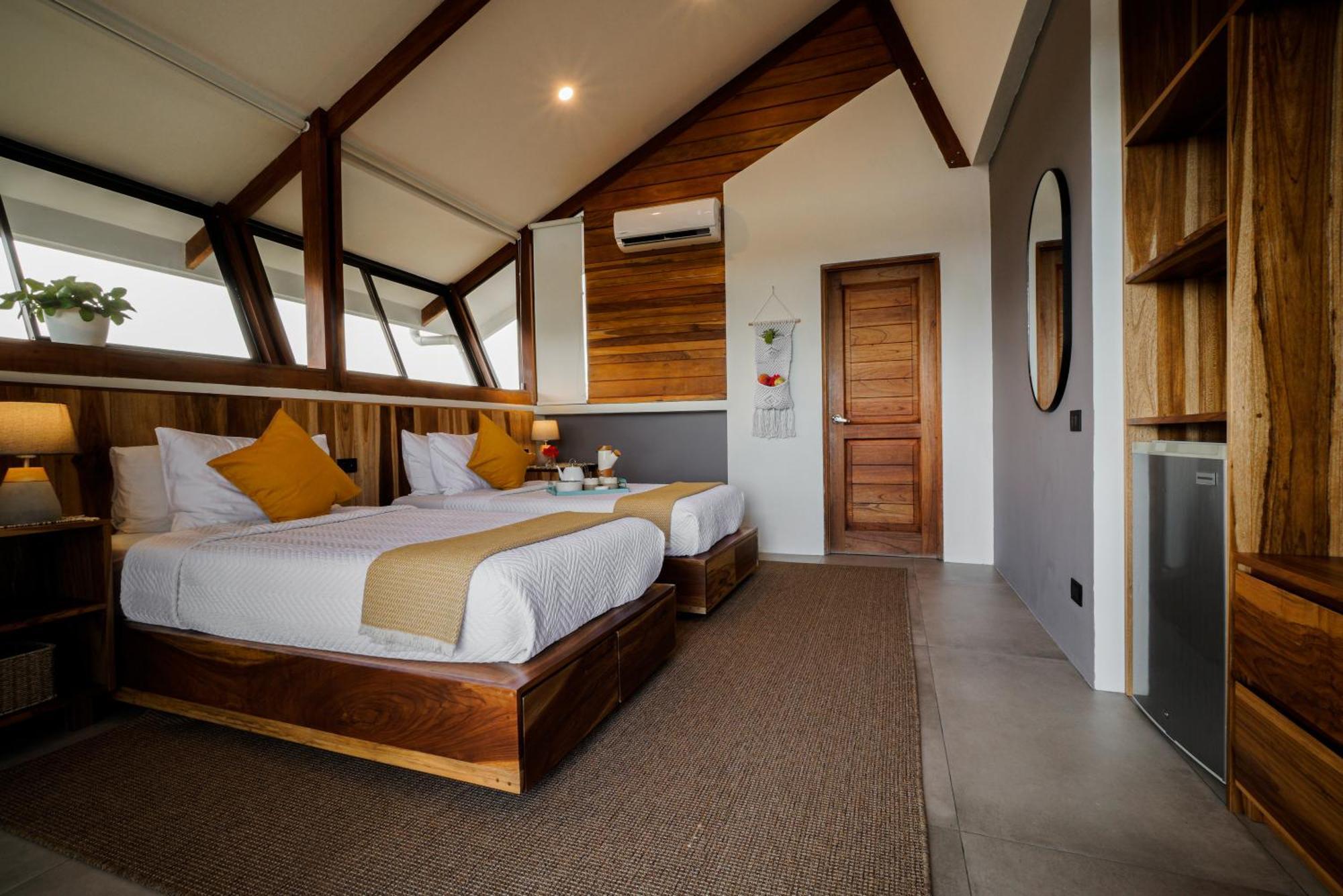 Surf Synergy All-Inclusive Surf Retreat Jaco Bagian luar foto