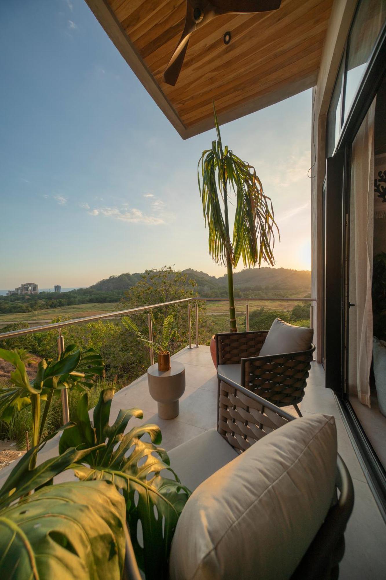 Surf Synergy All-Inclusive Surf Retreat Jaco Bagian luar foto