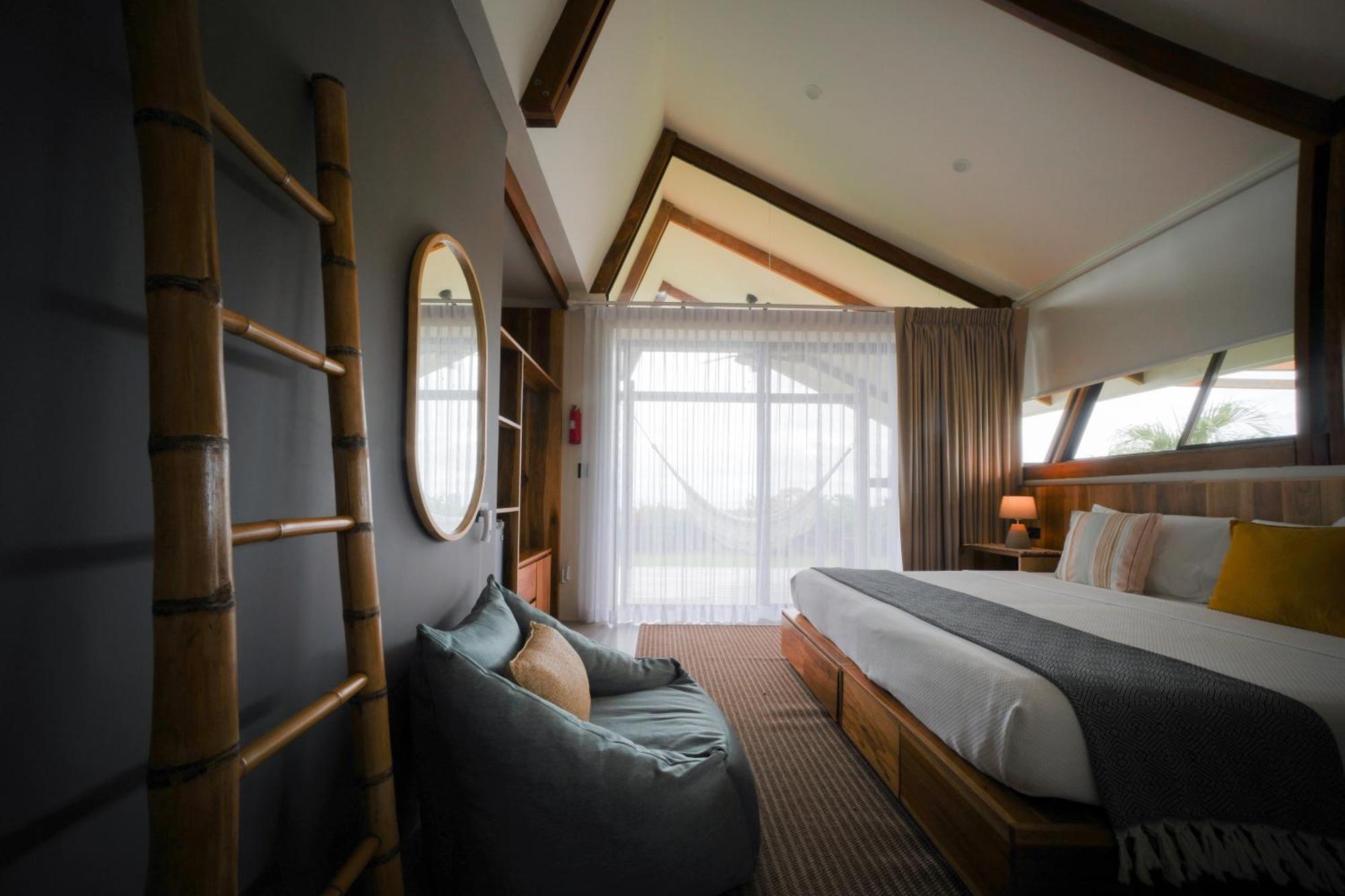 Surf Synergy All-Inclusive Surf Retreat Jaco Bagian luar foto
