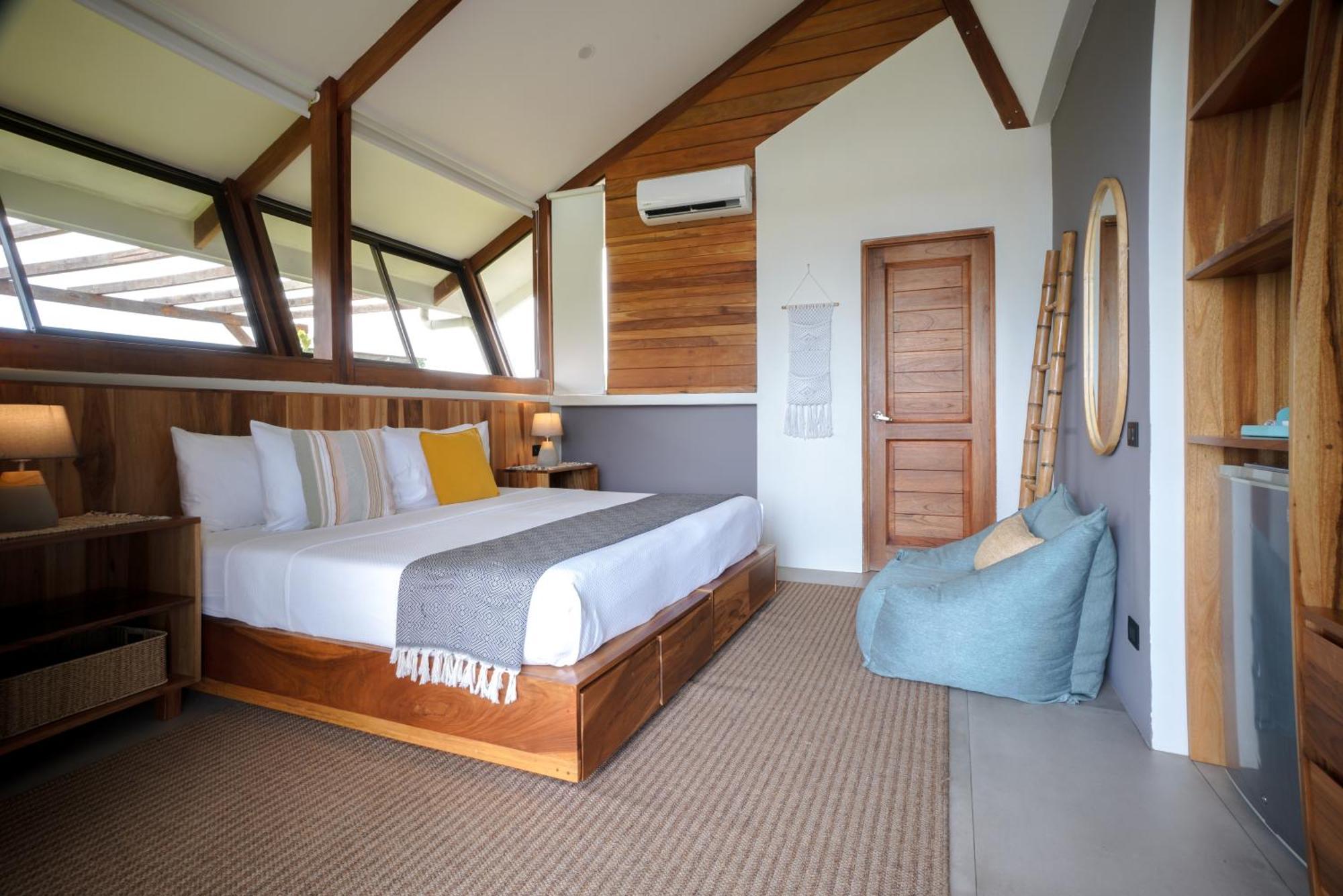 Surf Synergy All-Inclusive Surf Retreat Jaco Bagian luar foto
